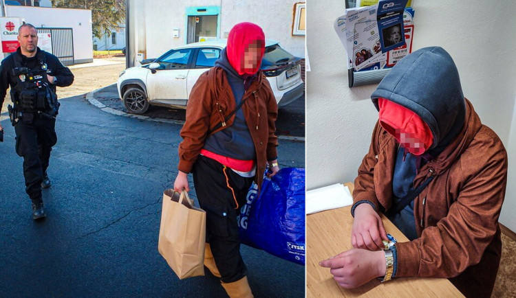 Hladovou mladou cizinku našli strážníci jak spí v mrazu na lavičce. Přijela ze SRN