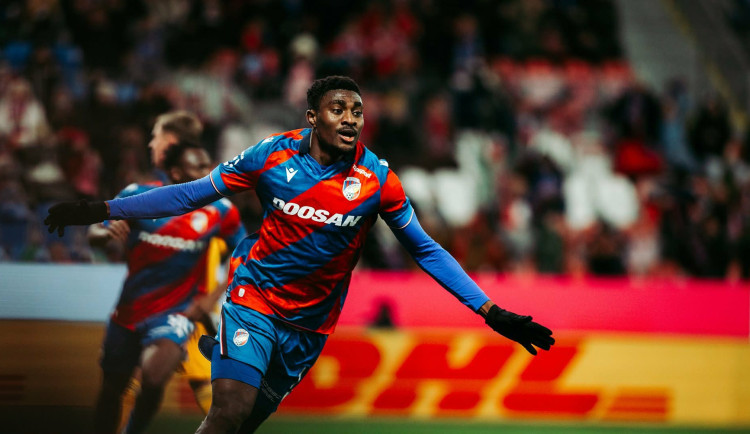 Fotbalisté Plzně zdolali Duklu a přezimují se ztrátou tří bodů na třetí Jablonec