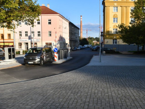 Motoristé zapláčou. Nová zóna placeného parkování startuje v okolí zimního stadionu