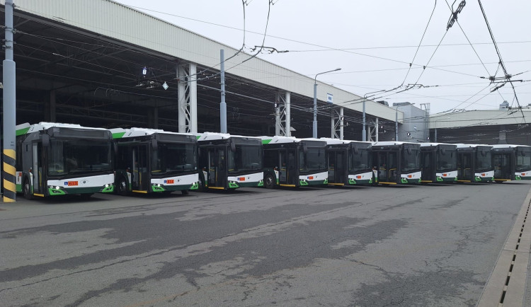 Do plzeňských ulic vyjede ještě před koncem roku devět nových bateriových trolejbusů