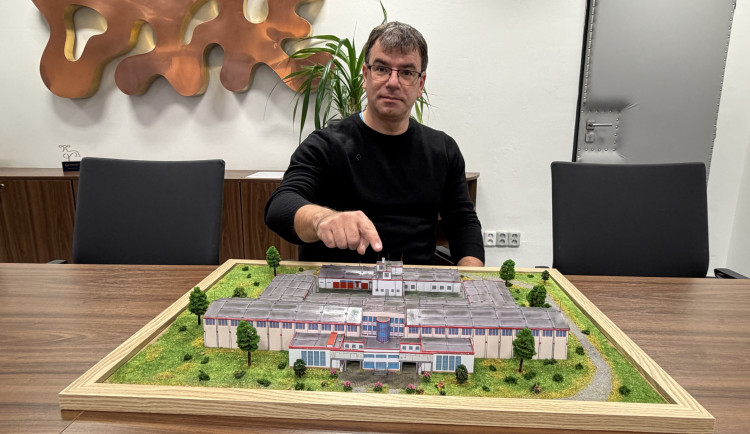 Úpravna vody Podhradí se stala inspirací pro papírový model, doma jí může mít každý