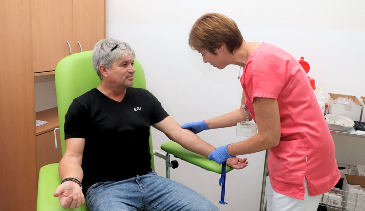 Movember přilákal do nemocnice přes 1 500 mužů na preventivní testy prostaty.