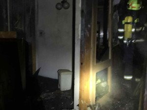 Plameny zasáhly sklárnu známou ze seriálu Policie Modrava, škody jsou v řádech milionů