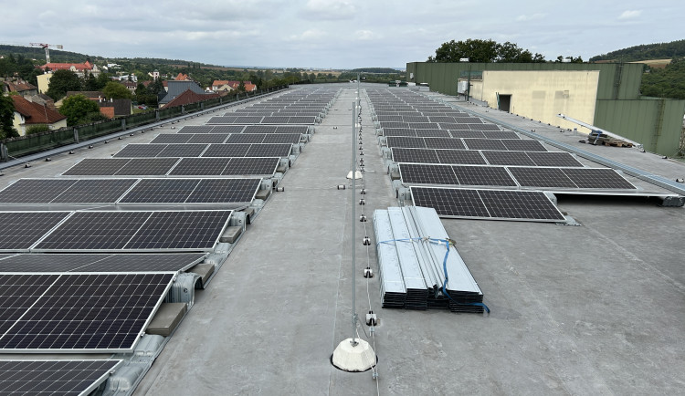 Fotovoltaika na střechách pokrývá už 20 procent celkové spotřeby elektrické energie společnosti Bohemia sekt