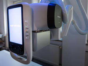 Nemocnice má nový rentgen. Zkrátí čas vyšetření a sníží radiační zátěž pro pacienty