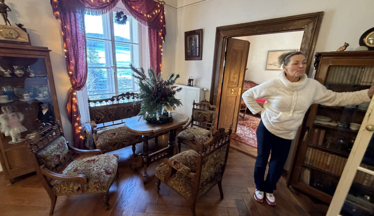 Vánočně nazdobeným zámkem provede návštěvníky jeho majitelka Markéta Kaplanová