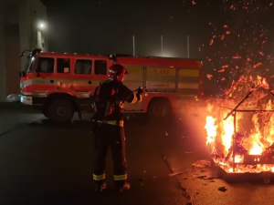 Symbolický požár na rozloučenou. Úspěšný velitel tachovských hasičů odešel do civilu