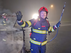 Symbolický požár na rozloučenou. Úspěšný velitel tachovských hasičů odešel do civilu