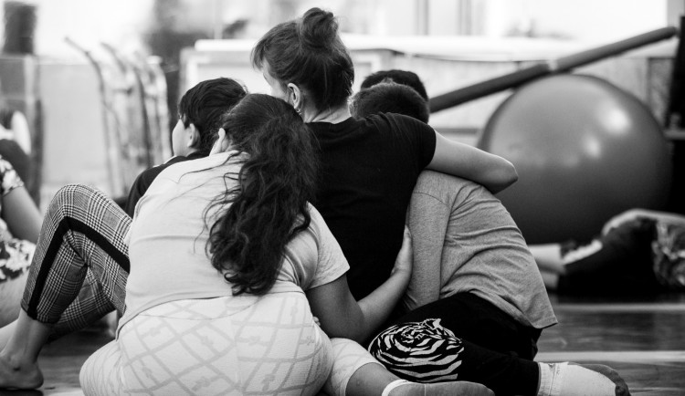 Kyberšmejdi připravili neziskovku o miliony, lidé je ve sbírce vybrali zpět