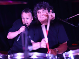 Těžká rána pro rockovou scénu, oblíbený zpěvák náhle zemřel po odehraném koncertu