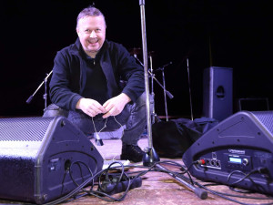 Těžká rána pro rockovou scénu, oblíbený zpěvák náhle zemřel po odehraném koncertu