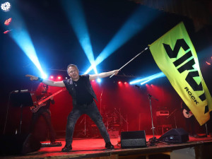 Těžká rána pro rockovou scénu, oblíbený zpěvák náhle zemřel po odehraném koncertu