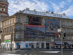 Město omezuje reklamní smog. Zmizí obří plachty i zářivé obrazovky