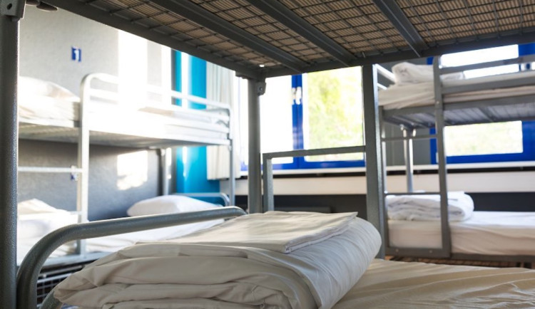 Kvůli ochlazení se na jihu Čech plní kapacity nocleháren pro lidi bez domova