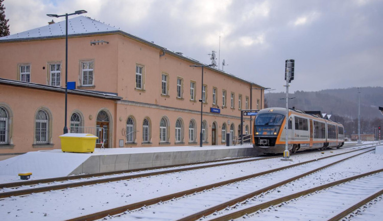 Chrastava chce od Správy železnic převzít nádražní budovu