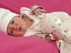 Krásná Anastazie je prvním letošním miminkem narozeným v krajských nemocnicích