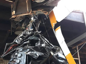 Trosky zříceného vrtulníku, ve kterém zahynuli čtyři lidé