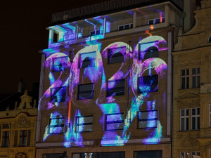 ANKETA: Novoroční videomapping sklízí obrovskou kritiku. Radši nic než tohle, vzkazují lidé