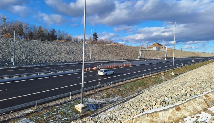 Obchvat, který změnil dopravu ve městě. Po D3 projelo loni přes 5,4 milionu aut