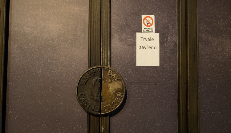 Kasino na rohu náměstí Republiky a Solní ulice už má definitivně zavřeno