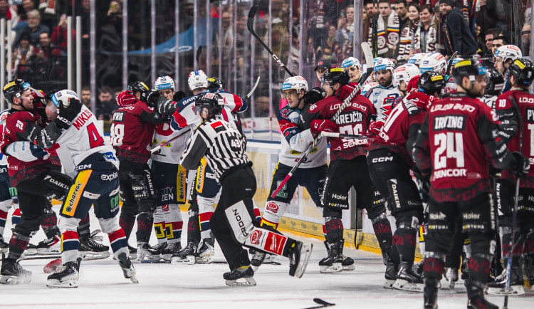 Sparta prohrála s Pardubicemi v prodloužení, neudržela vedení