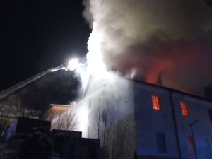 Požár bavorské pekárny zaměstnal stovky hasičů, pomáhali i Češi. Komplikací byl silný mráz