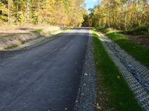 Město se pochlubilo vyasfaltováním lesních cest. Veřejnost to tvrdě odsoudila