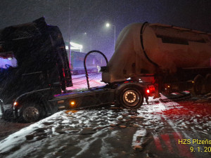 Nehody kamionů v pátek omezily provoz na dálnici D5.