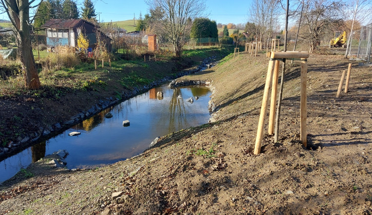 Kobylí potok prošel rozsáhlou úpravou, vznikly tůně i nové břehy