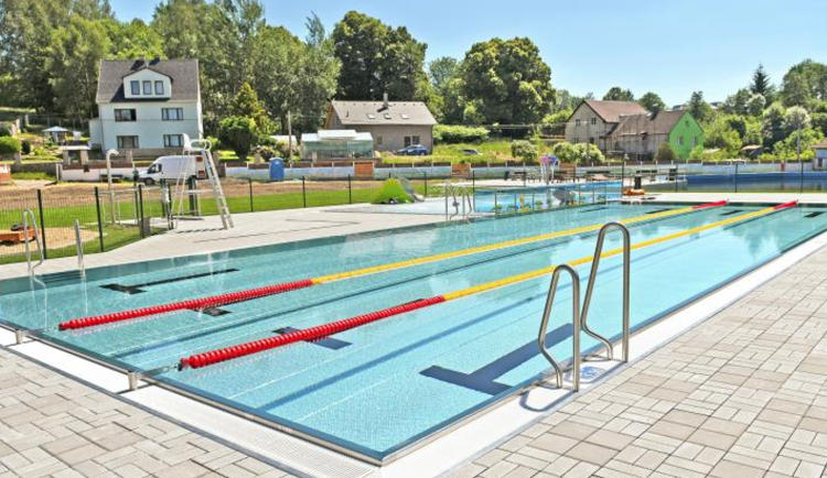 V mrazech plánují v Chrastavě rozšíření koupaliště, současné nestačí