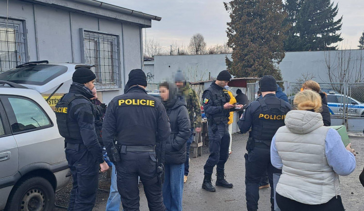 Cizinecká policie v prosinci zintenzivnila kontroly. Čtyři cizinci pracovali bez povolení.