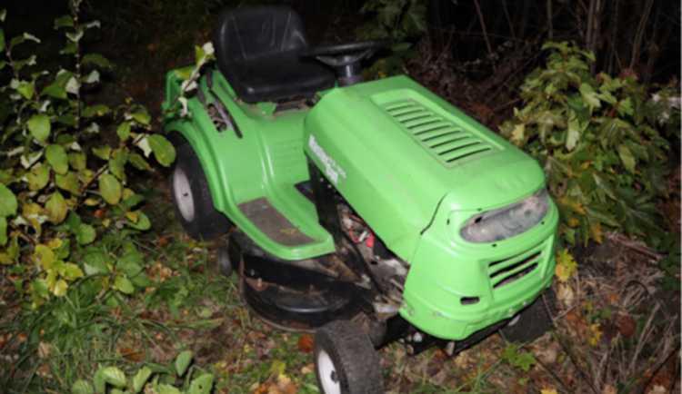 Liberecká policie ukázala zahradní traktor, který zajistila. Hledá se majitel