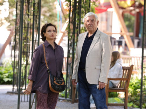 Hvězdně obsazený film Někdo to rád v Plzni má venku trailer, titulní píseň bude od Hrůzy