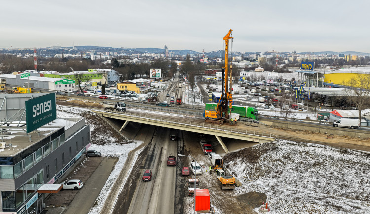 Silničáři bourají další most na D1, Kaštanová se na víkend zcela uzavře