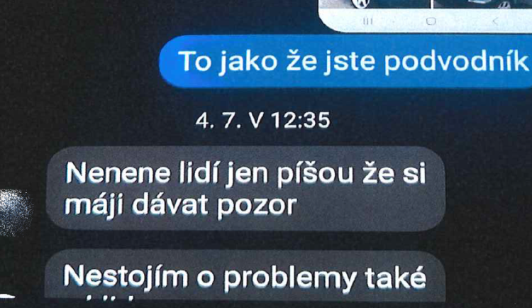 Zaplacené zboží neposlali, škoda je 300 tisíc korun. Policie dopadla gang tří mužů a tří žen z Karvinska