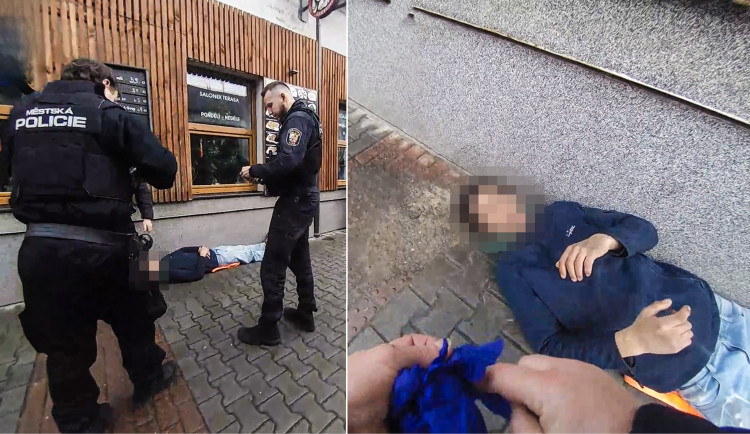 Záchrana muže, který na ulici zkolaboval po alergické reakci