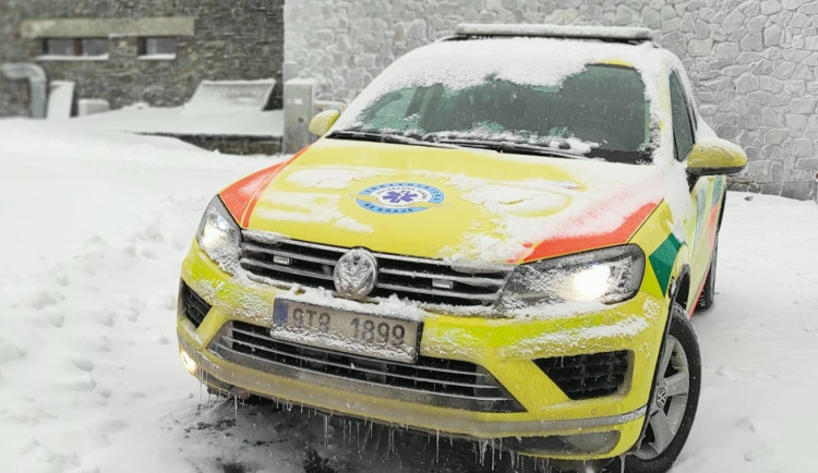 Opilý a promrzlý bezdomovec, podchlazení lidé. Záchranáři měli v Moravskoslezském kraji napilno