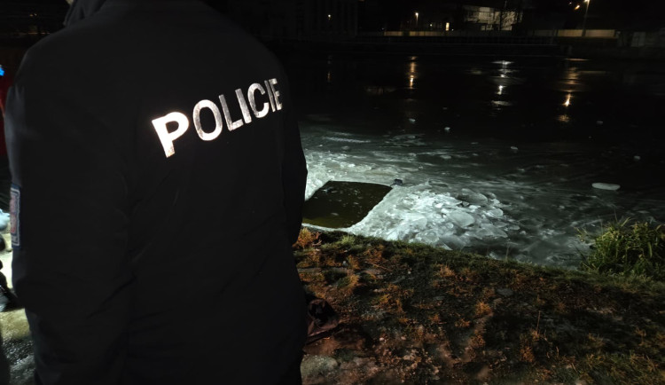 Dvě dívky se topily ve Vltavě v Budějovicích. Jedna zemřela, druhá je v kritickém stavu