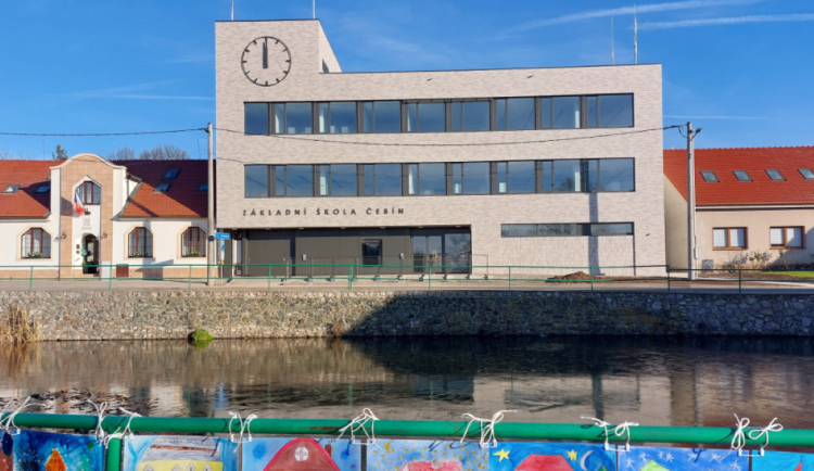 Děti z Čebína už nebudou muset dojíždět. V novém pavilonu obec otevírá druhý stupeň