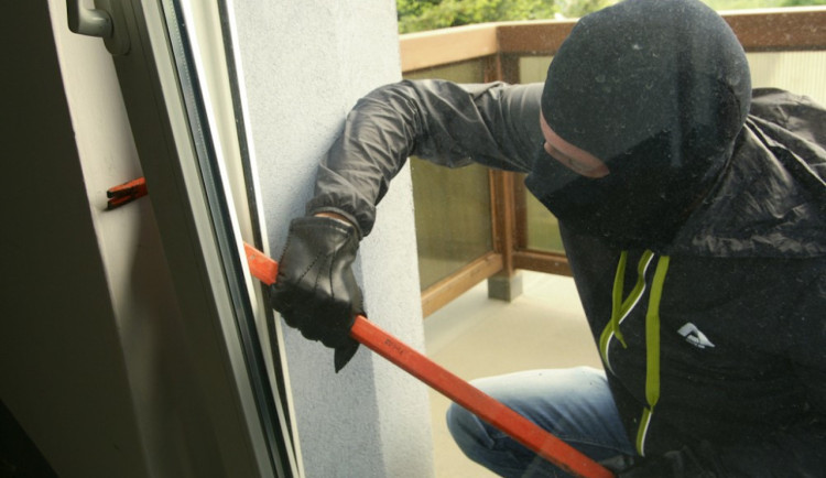 Zloděj se zálibou v cyklistice. V opuštěném domě si poskládal kolo na míru