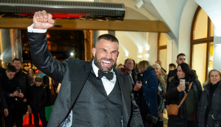 Vémolu pustili z vazby na kauci, nesmí ale vycestovat