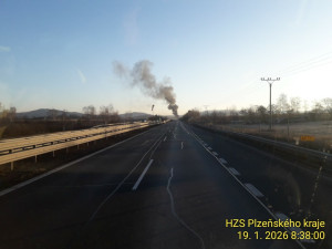 Kamion na D5 vzplál a během chvíle skončil celý v plamenech