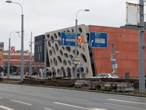 Rekonstrukce tramvajové trati ve Skvrňanské ulici pokračuje. Přinese omezení dopravy