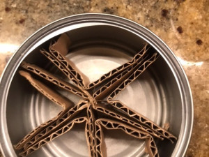 Takto vypadá speciální svíčka, která nejen svítí, ale dokáže i vyhřát celou místnost