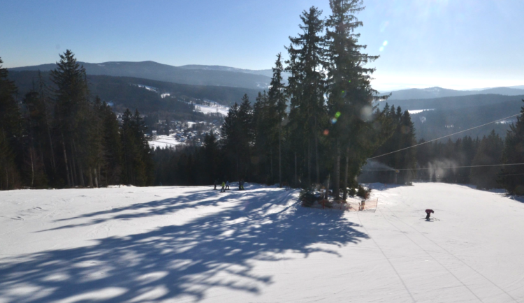 Tak to vypadalo ve čtvrtek odpoledne na sjezdovce na Špičáku