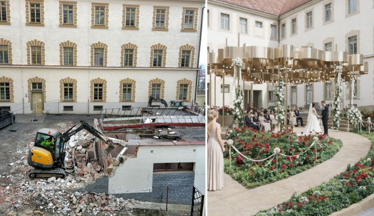 Veřejné toalety na dvorku klatovské radnice se demolují. Vznikne tam svatební dvorek pro venkovní obřady