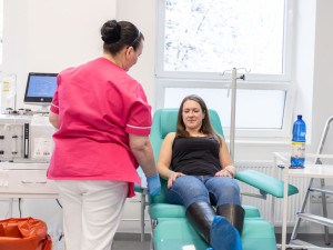 Nové centrum dárců plazmy zahájilo provoz. Před odběrem si dárci zvolí, zda budou darovat bezpříspěvkově nebo za úplatu