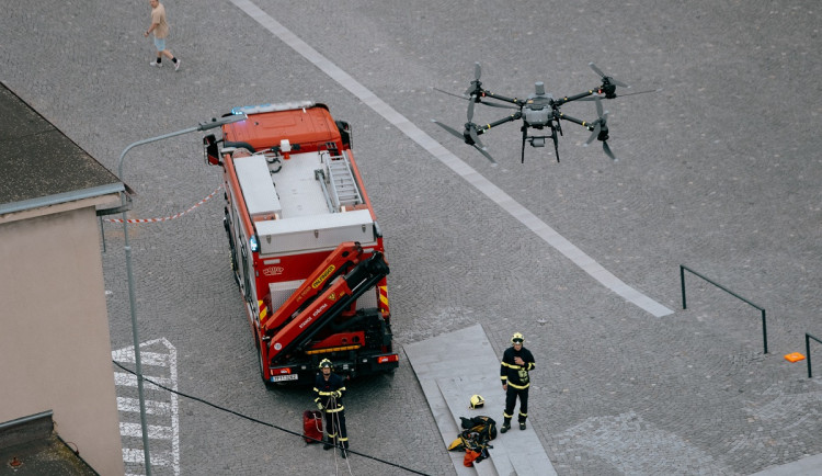 Dronaři mají za sebou rekordní rok. Létají k nehodám, požárům a zaujali i na EXPO