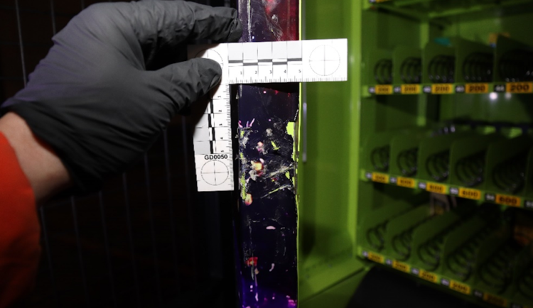 Muž měl během měsíce krást v osmi obchodech. Škoda přesáhla sto tisíc korun