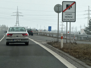 Strach z radarů brzdí provoz na Západním okruhu, přestože je tam povolená devadesátka